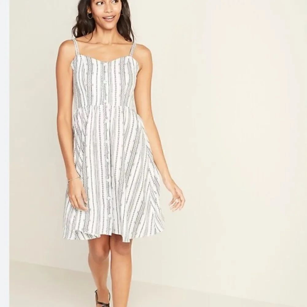 Old Navy linen blend fit and flare dress. Size Sm